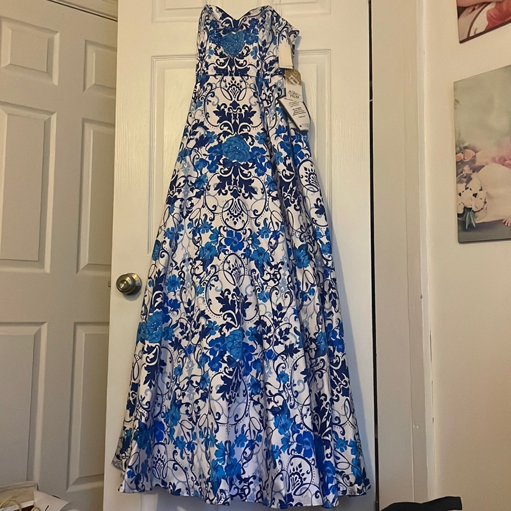 Say yes to the prom blue flower on white print prom dress strapless